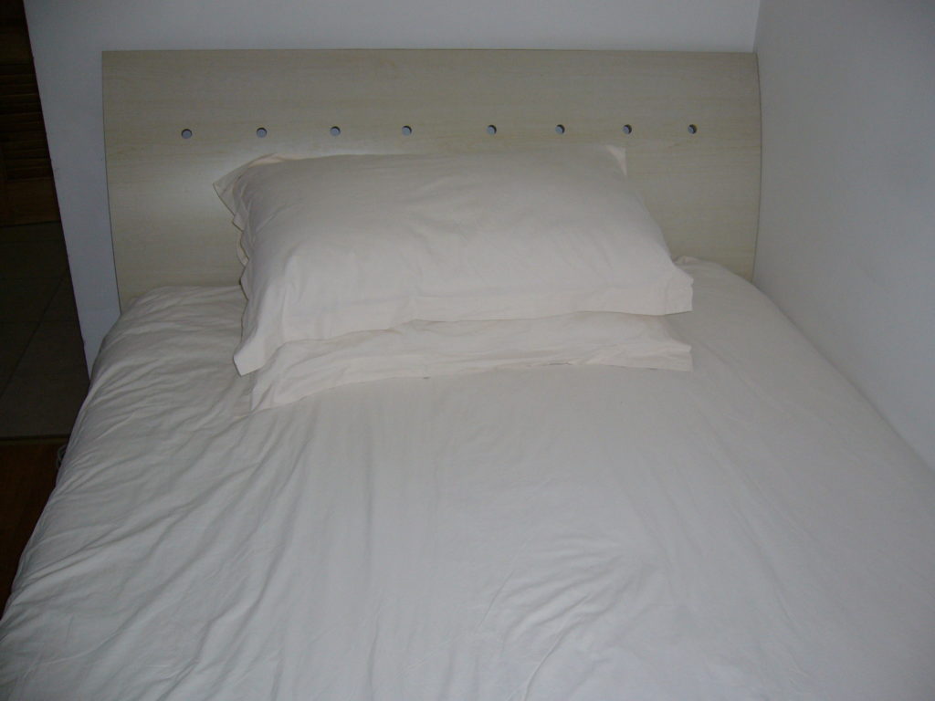 北京師範大学学生寮ベッド画像